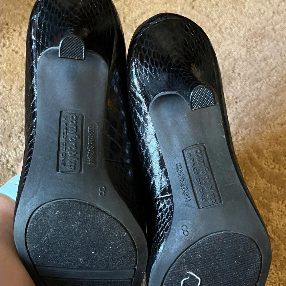 Comfort Plus by Predictions Black Heels with Gold Buckle - Picture 10 of 10
